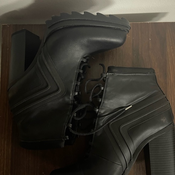 gx by Gwen Stefani Women's Cope Boot - Picture 3 of 5